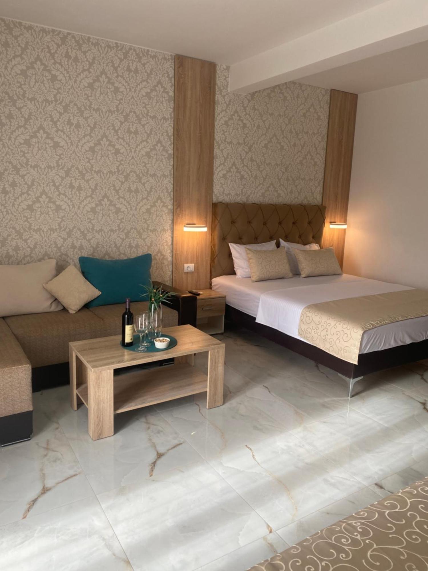 Apartments Vila Sara M 울친 외부 사진